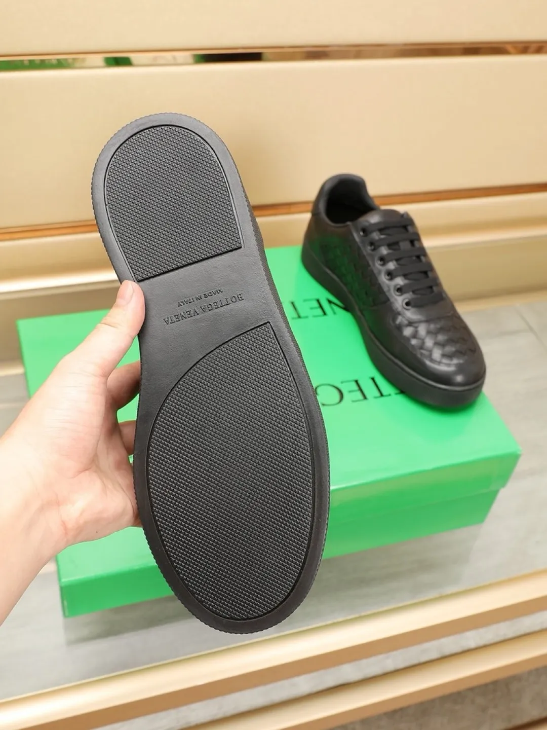 Men's Men's Shoes💰P 500💰【BV】Classic Casual Shoes🔍Winning the world's recognized top brand with details and creativity, the details highlight traditional hand stitching. The upper is made of original first-layer cowhide woven surface, and the cowhide lining is environmentally friendly. ♻️Does not fade. 💪Sole: Rubber original outsole specially provided by the original factory. ⚠Can be entered and exited at will. Welcome to compare. ⚠Number of sizes: 38-45 (customized in 45)